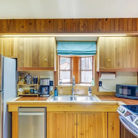 Hungry Horse Cabin With Gas Grill, Near Glacier! Exterior photo